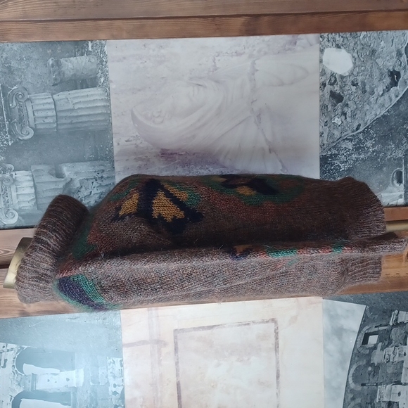 Laura Johnson sweater - Picture 4 of 16